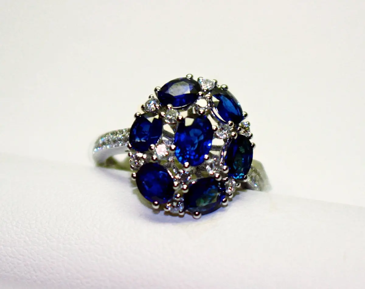 18K White Gold Oval Sapphire And Diamond Cluster Ring 1