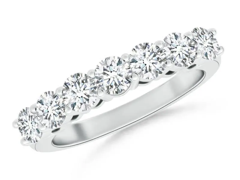 Platinum Diamond Wedding Band With Seven Diamonds 1