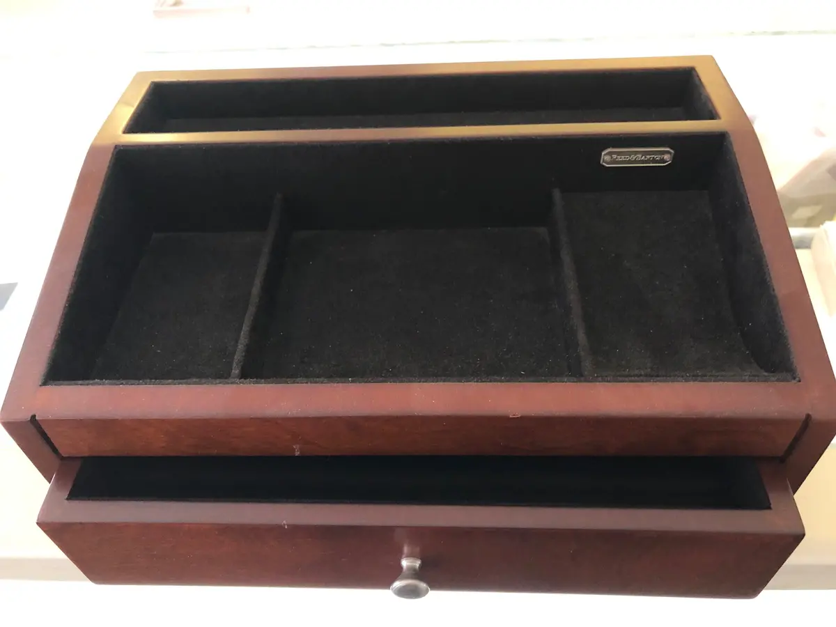 Jackson Mahogany Valet 1
